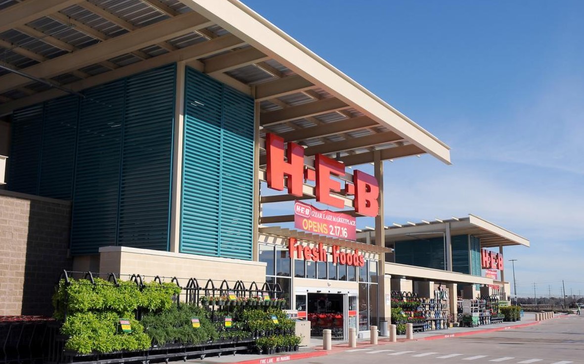 NEW UPSCALE H-E-B OPENS IN GROWING HOUSTON 'BURB