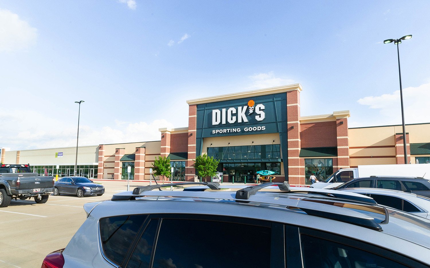 Dick's Sporting Goods hiring for new NW Houston store